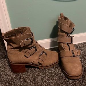 Crown Vintage Taupe Low Heel Suede Boots size 9